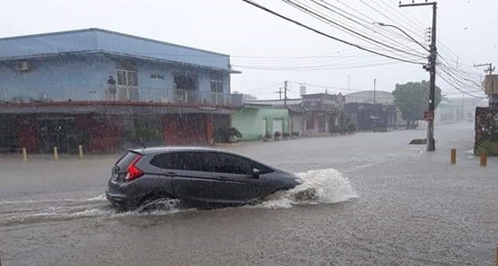 Em pouco tempo de chuva, ruas ficam alagadas em Porto Velho; VEJA Em pouco tempo de chuva, ruas ficam alagadas em Porto Velho; VEJA