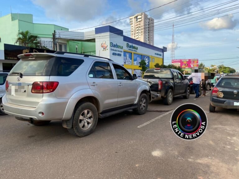 ENGAVETAMENTO – Acidente envolve quatro veículos na Avenida Abunã