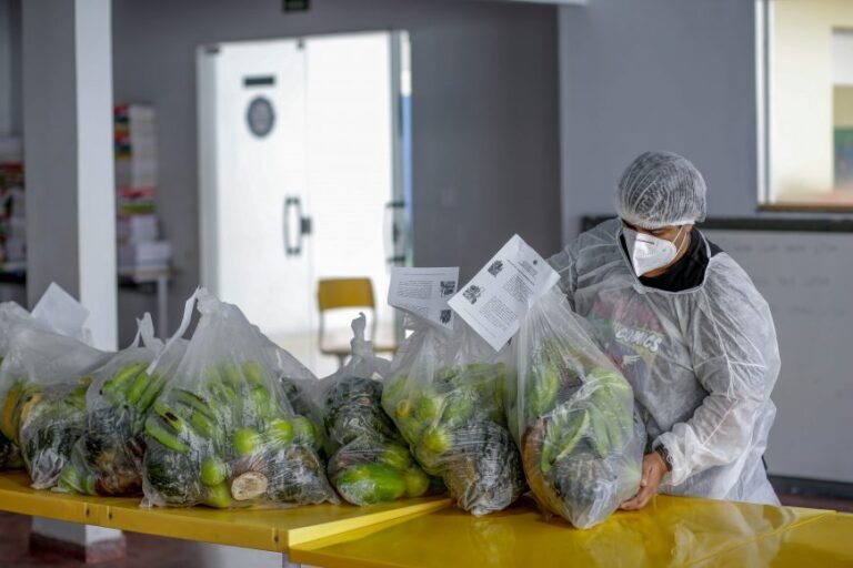 Alunos indígenas de Espigão D’Oeste são beneficiados com kits de merenda escolar