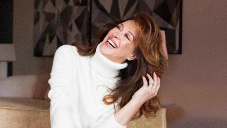 Aos 54 anos, Cláudia Raia impressiona ao posar em lingerie