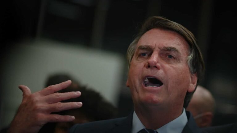Bolsonaro ataca Lula e diz que ‘se esse cara voltar, nunca mais vai sair’