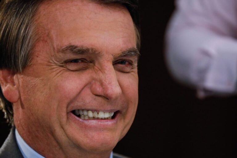 Governo Bolsonaro prepara decreto que proíbe redes sociais de apagarem perfis e publicações