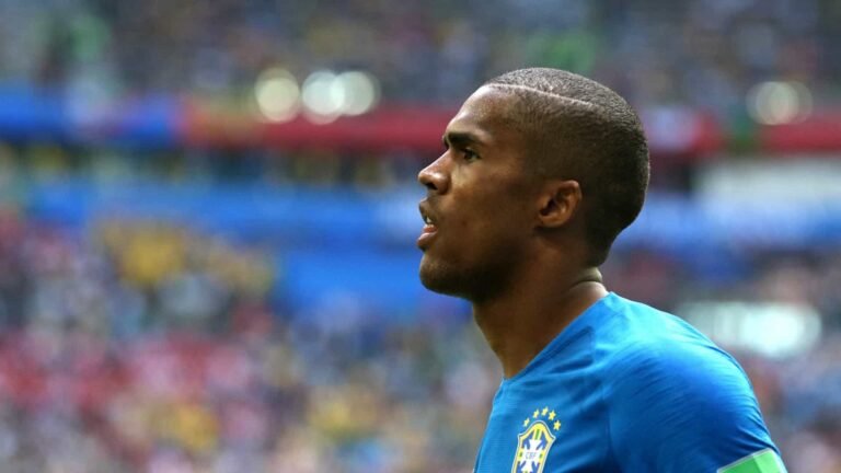 REFORÇO – Grêmio confirma volta de Douglas Costa depois de 11 anos
