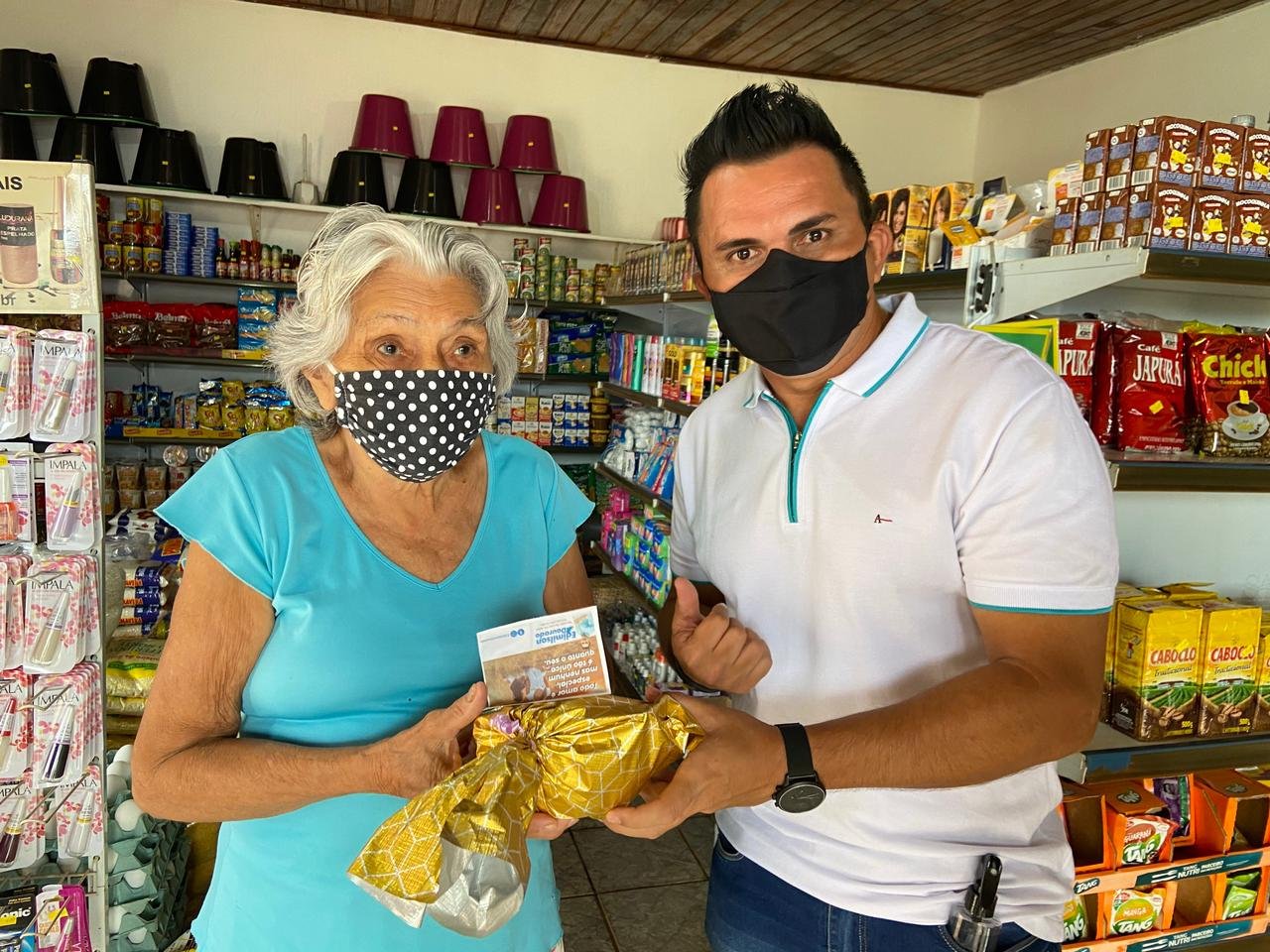 Vereador Edimilson Dourado entrega presentes às mamães em bairros da capital