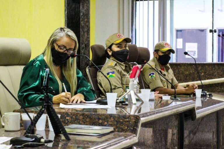 Vereadora Márcia Socorristas Animais realiza audiência pública para debater uso de fogos de artifícios em Porto Velho