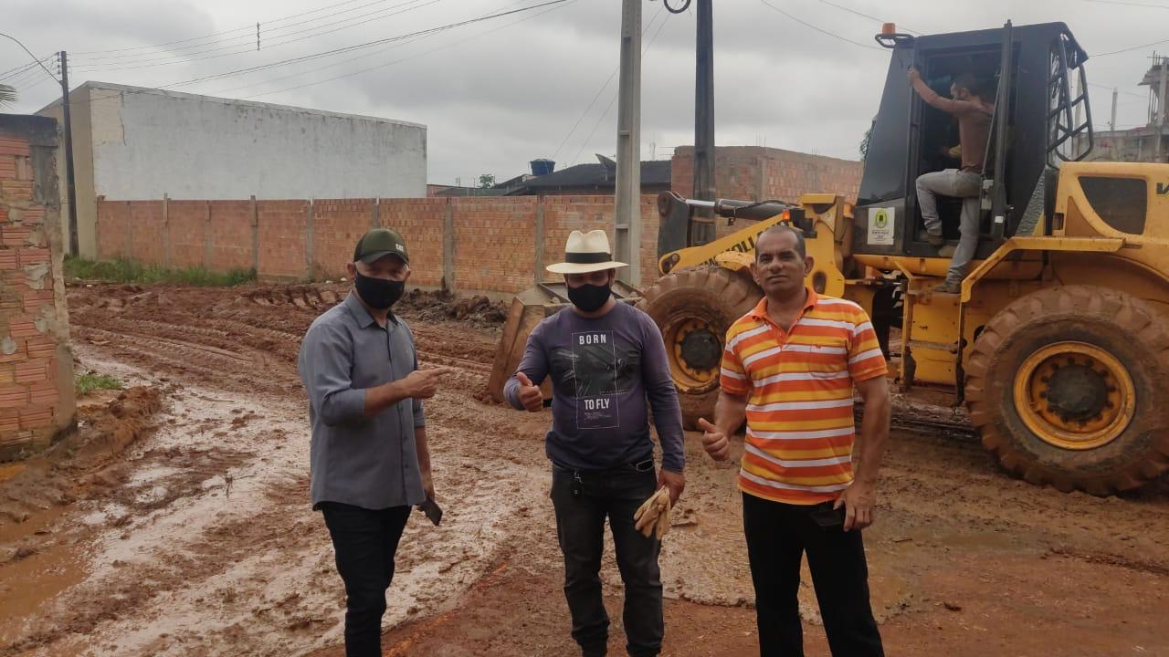 Semob recupera ruas no Bairro Castanheira a pedido do vereador Edimilson Dourado Semob recupera ruas no Bairro Castanheira a pedido do vereador Edimilson Dourado