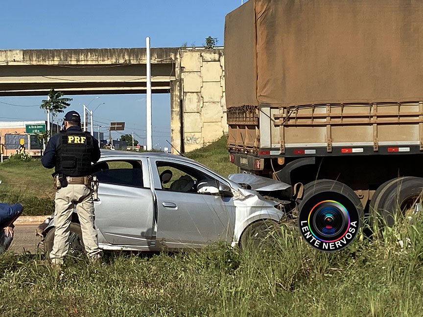 Carro ocupado por mulheres é prensado entre caminhão e carreta no Trevo do Roque – FOTOS E VÍDEO
