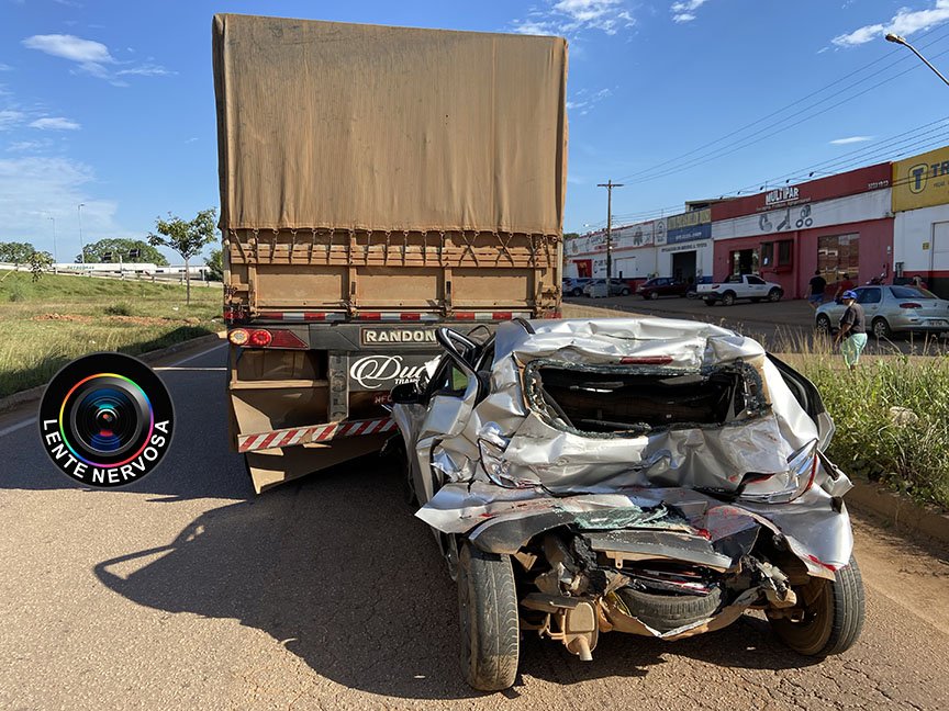 Carro ocupado por mulheres é prensado entre caminhão e carreta no Trevo do Roque – FOTOS E VÍDEO