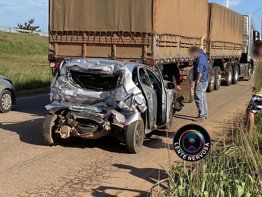 Carro ocupado por mulheres é prensado entre caminhão e carreta no Trevo do Roque – FOTOS E VÍDEO