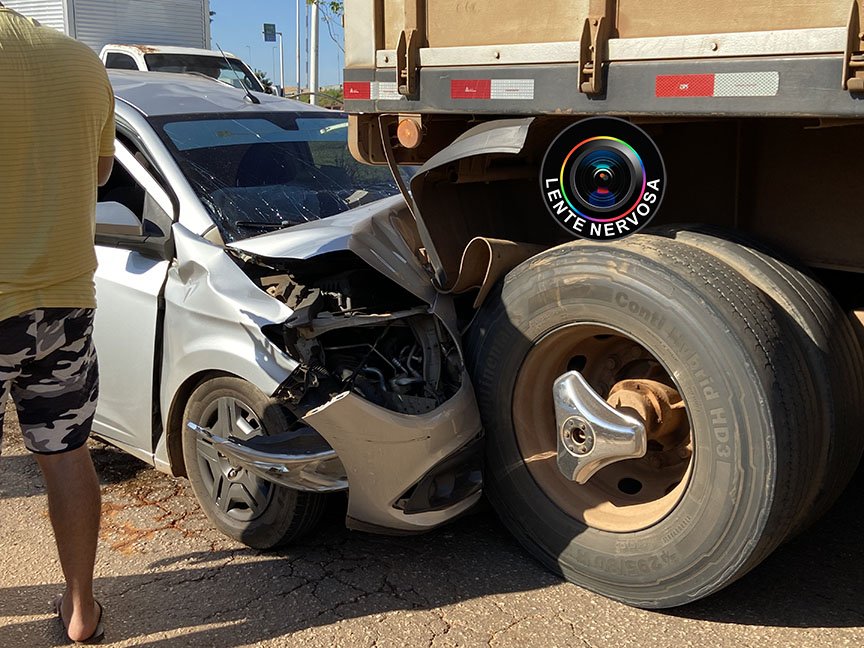 Carro ocupado por mulheres é prensado entre caminhão e carreta no Trevo do Roque – FOTOS E VÍDEO