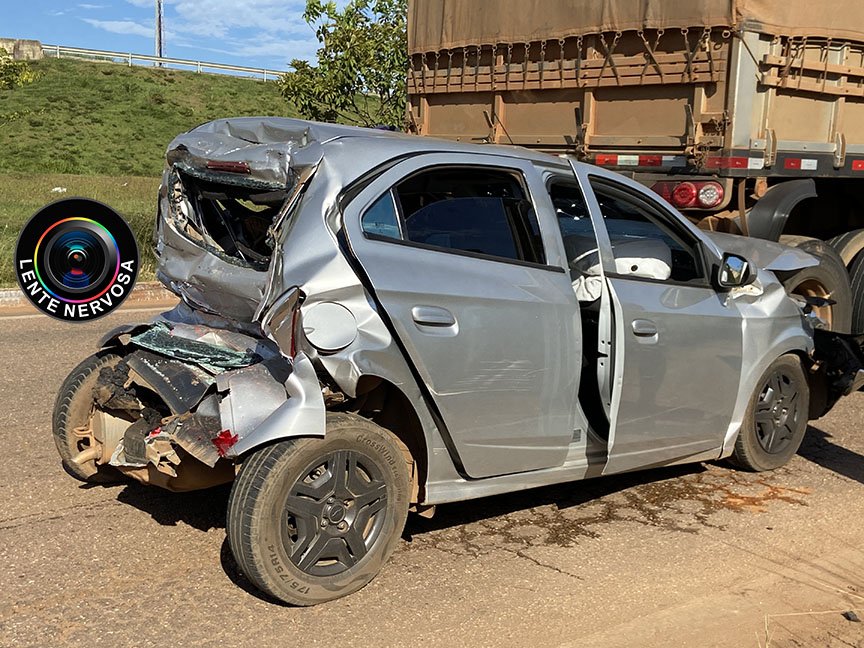 Carro ocupado por mulheres é prensado entre caminhão e carreta no Trevo do Roque – FOTOS E VÍDEO