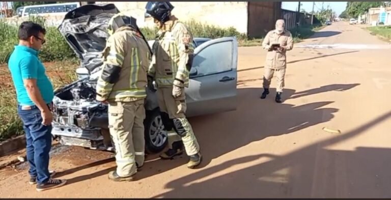 Carro é parcialmente destruído por incêndio na zona sul da capital