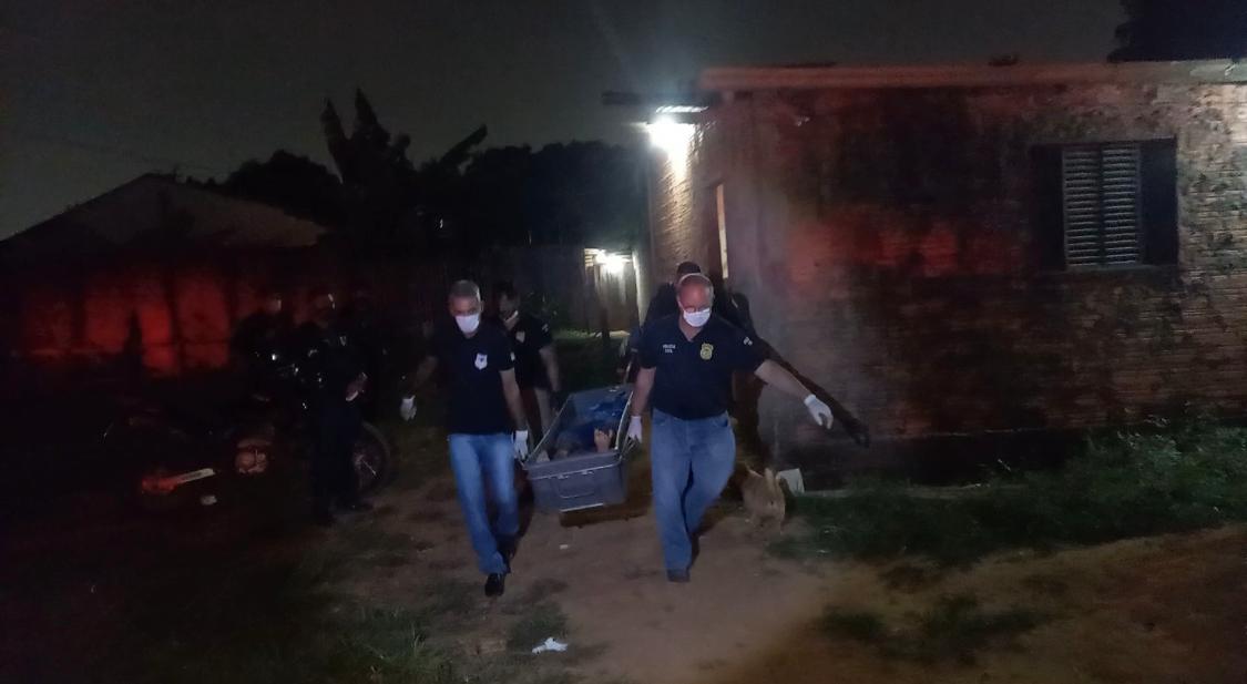 Três jovens são executados a tiros no Bairro Teixeirão – VEJA VÍDEO Três jovens são executados a tiros no Bairro Teixeirão – VEJA VÍDEO