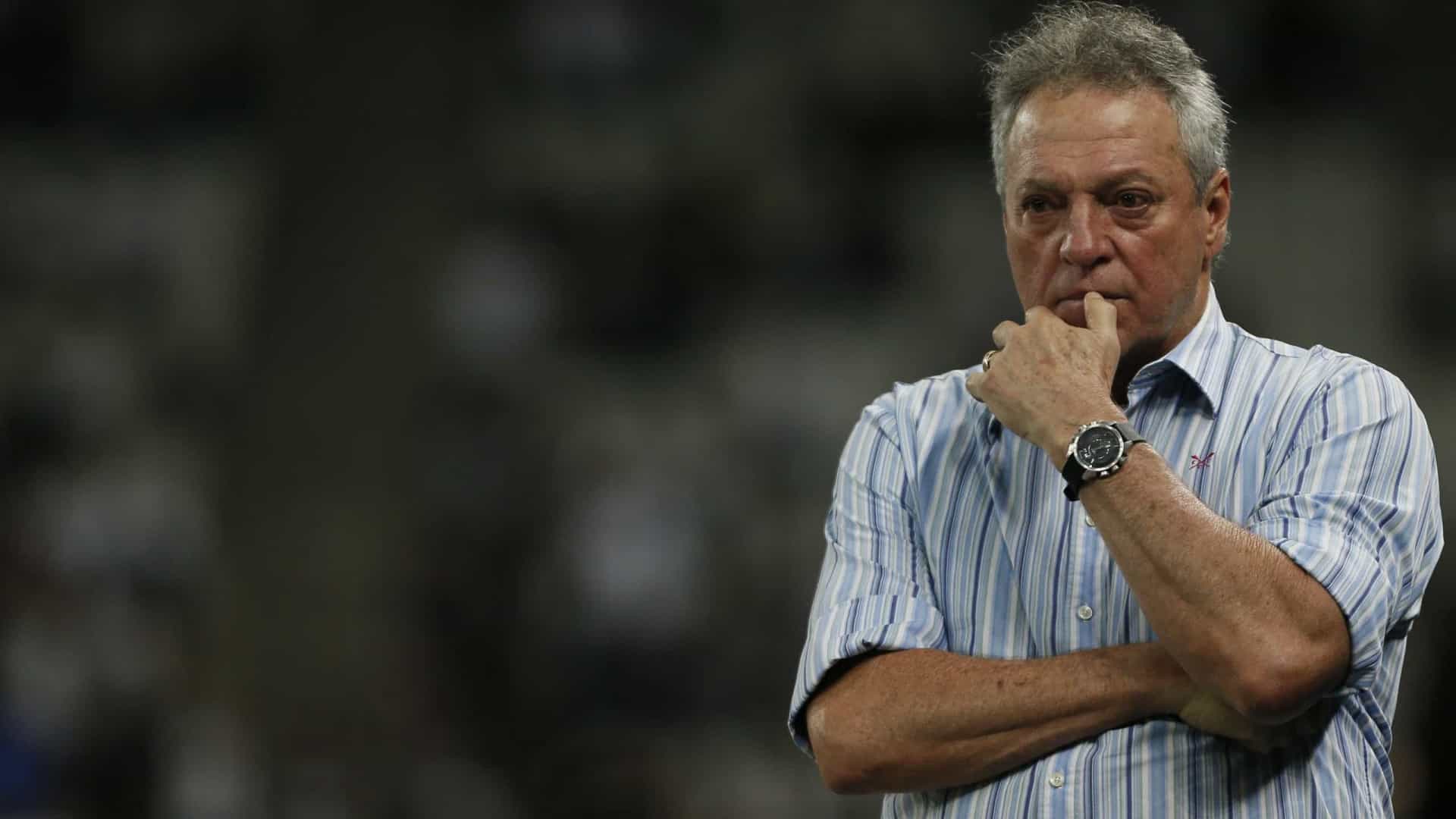 Abel Braga acerta por um ano com time da 1ª divisão da Suíça Abel Braga acerta por um ano com time da 1ª divisão da Suíça