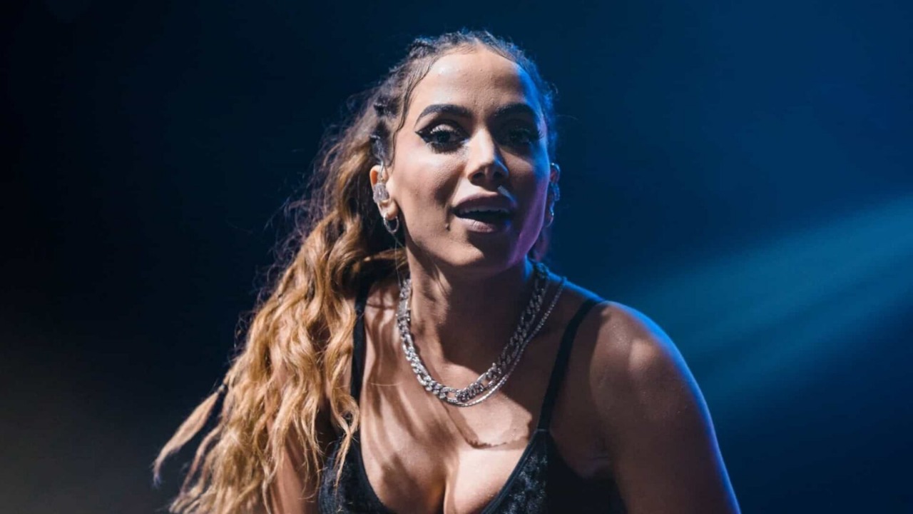 Anitta culpa Bolsonaro pelas 500 mil pessoas mortas por Covid no Brasil Anitta culpa Bolsonaro pelas 500 mil pessoas mortas por Covid no Brasil