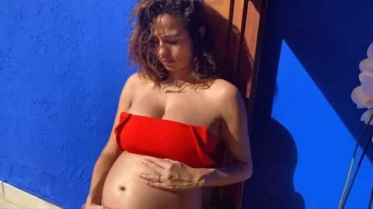 Atriz Nanda Costa anuncia que está grávida de gêmeas