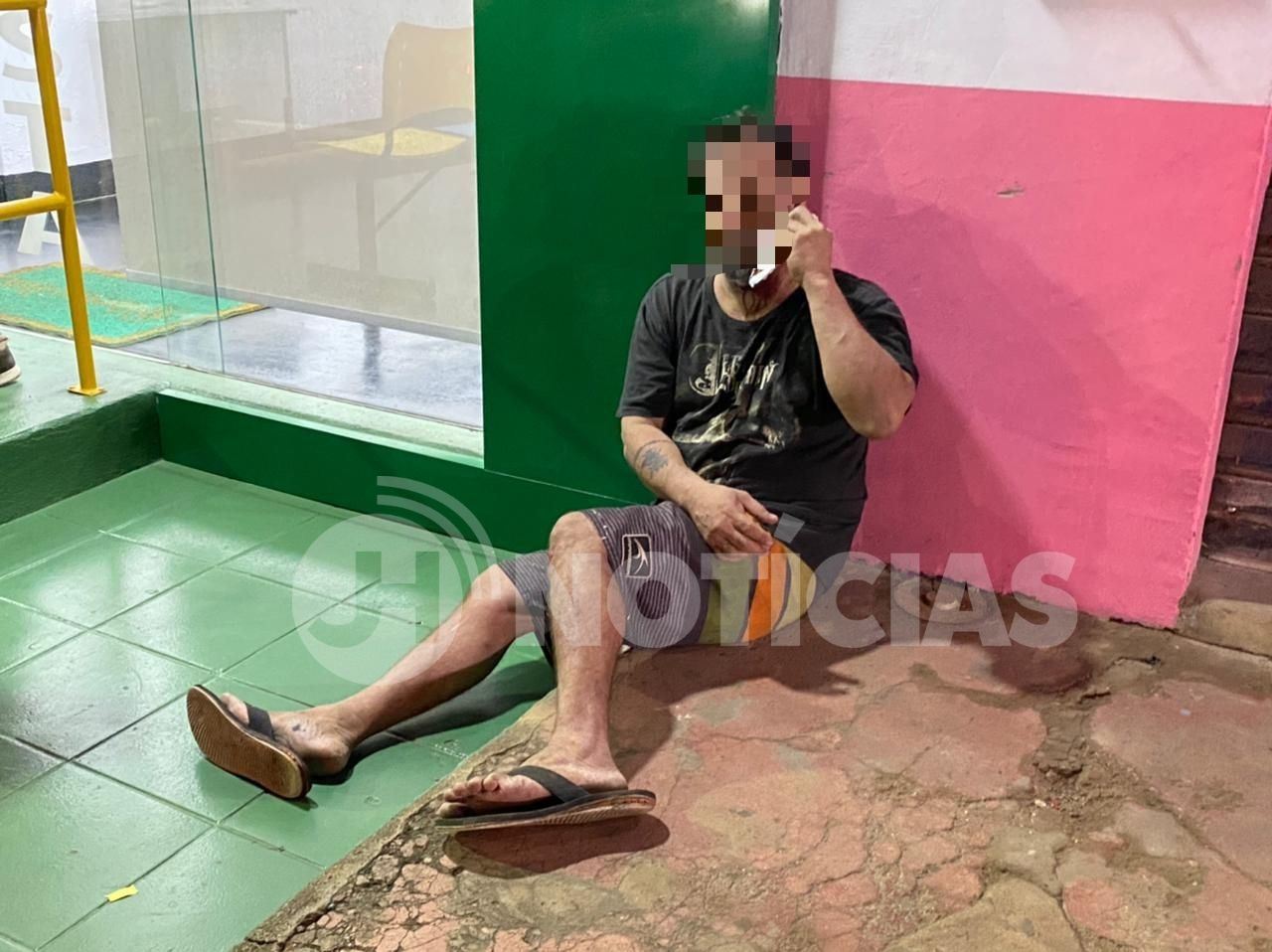 Homem é esfaqueado no rosto após discussão no centro da capital Homem é esfaqueado no rosto após discussão no centro da capital