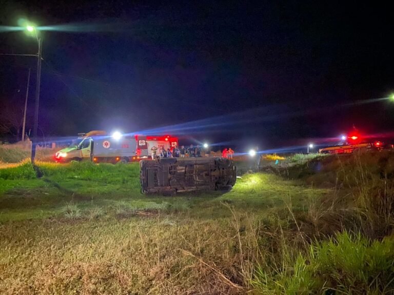 URGENTE – SAMU é acionado para atender vítimas em capotamento na frente da Unir