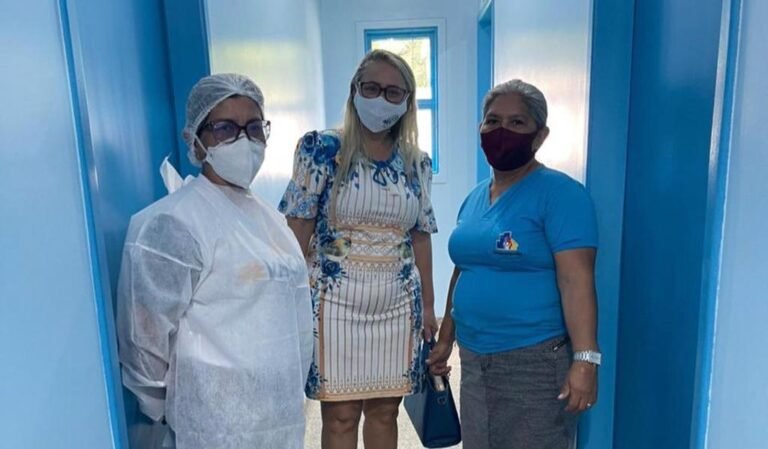 Vereadora Márcia Socorristas Animais visita Unidade de Saúde da Família Rio das Garças