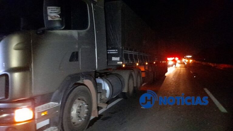 Pedestre morre atropelado por carreta ao tentar atravessar BR-364 na capital