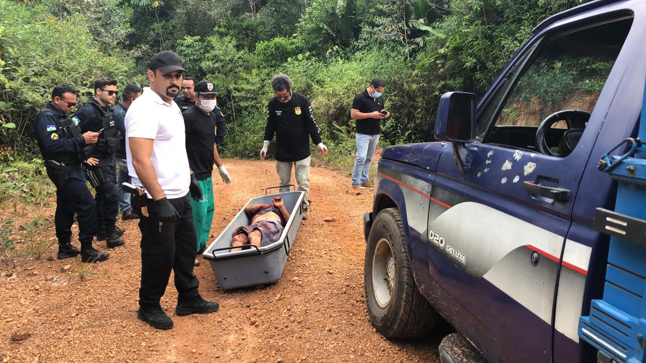 Sitiante é executado com vários tiros de espingarda por invasores de terra na frente da esposa em Porto Velho Sitiante é executado com vários tiros de espingarda por invasores de terra na frente da esposa em Porto Velho
