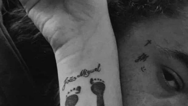 Whindersson Nunes e Maria Lina fazem tatuagem em homenagem ao filho