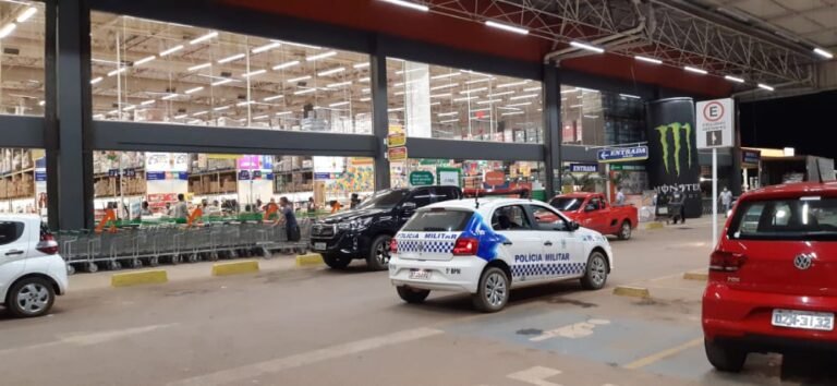 Tiros são disparados durante assalto à cliente no hipermercado Atacadão, em Porto Velho