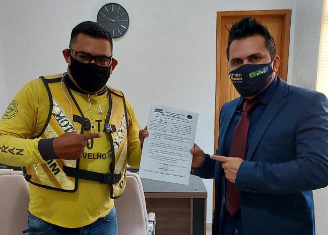 COVID – 19 – Projeto de Lei do vereador Edimilson Dourado inclui bancários, frentistas, motoboys, motofretistas, feirantes e eletricistas em grupo prioritário de vacinação COVID – 19 – Projeto de Lei do vereador Edimilson Dourado inclui bancários, frentistas, motoboys, motofretistas, feirantes e eletricistas em grupo prioritário de vacinação