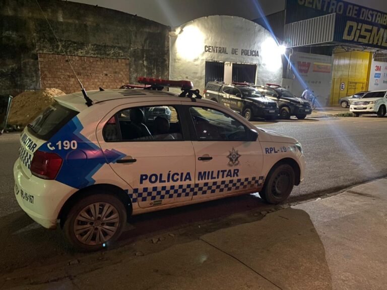 Policiais arrombam casa e resgatam mulher que era mantida em cárcere pela ex-esposa