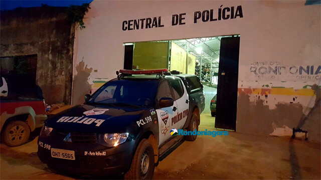 Jovem é espancada com socos e chutes após recusar sexo Jovem é espancada com socos e chutes após recusar sexo