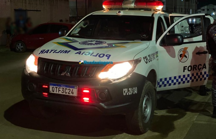 Homem incendeia casa e tenta jogar ex-mulher dentro Homem incendeia casa e tenta jogar ex-mulher dentro