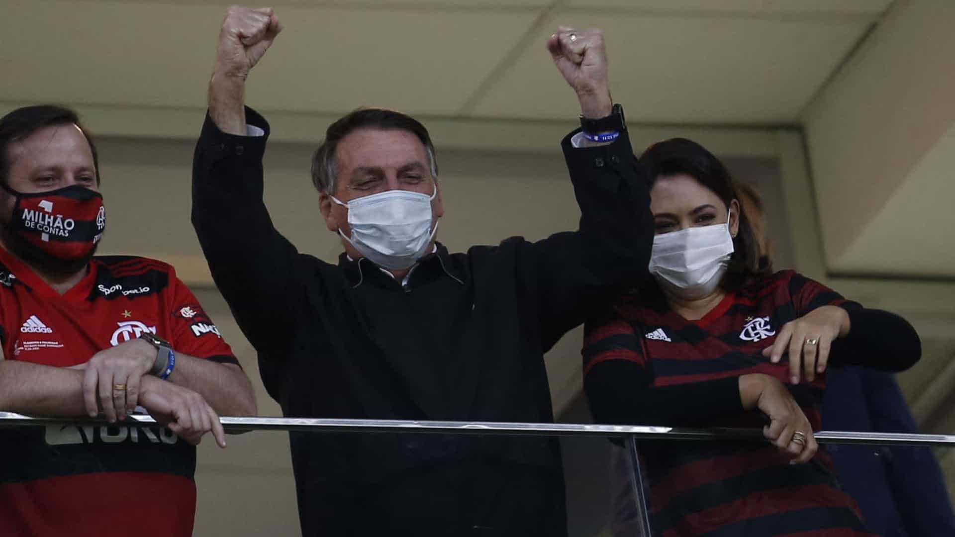 Bolsonaro vai a estádio e vê goleada do Flamengo em Brasília Bolsonaro vai a estádio e vê goleada do Flamengo em Brasília