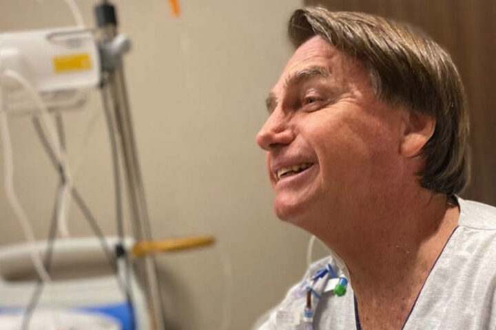 Presidente Bolsonaro recebe alta médica após quatro dias internado em hospital de São Paulo Presidente Bolsonaro recebe alta médica após quatro dias internado em hospital de São Paulo