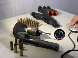 Assaltantes fazem família refém durante roubo de caminhonete e são presos em ação conjunta da PM e PRF