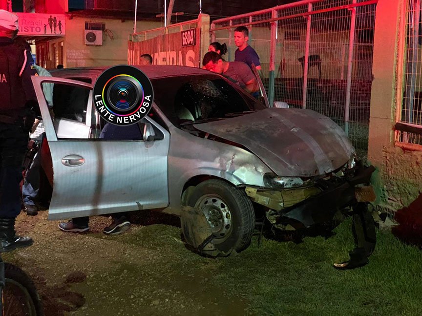 Motorista inabilitada fica inconsciente ao invadir preferencial e colidir em ônibus 4 Motorista inabilitada fica inconsciente ao invadir preferencial e colidir em ônibus