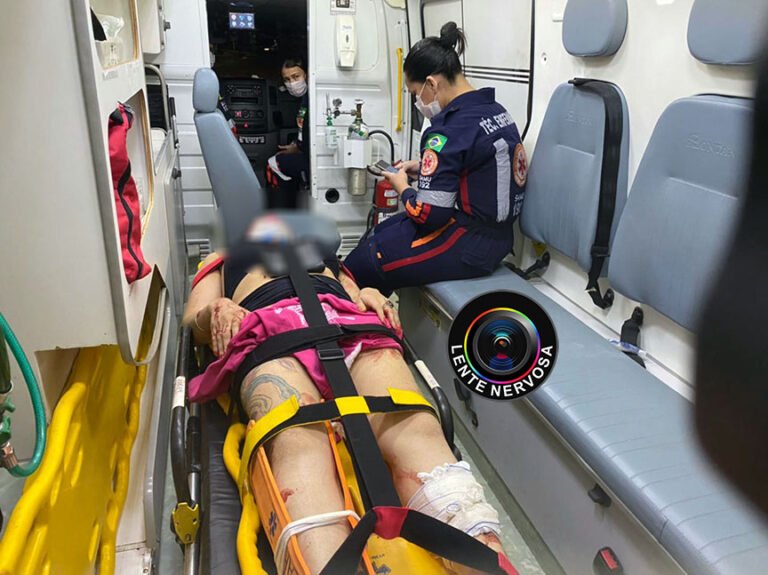 Moto é arrastada por carro em acidente e piloto fica gravemente ferido – VÍDEO