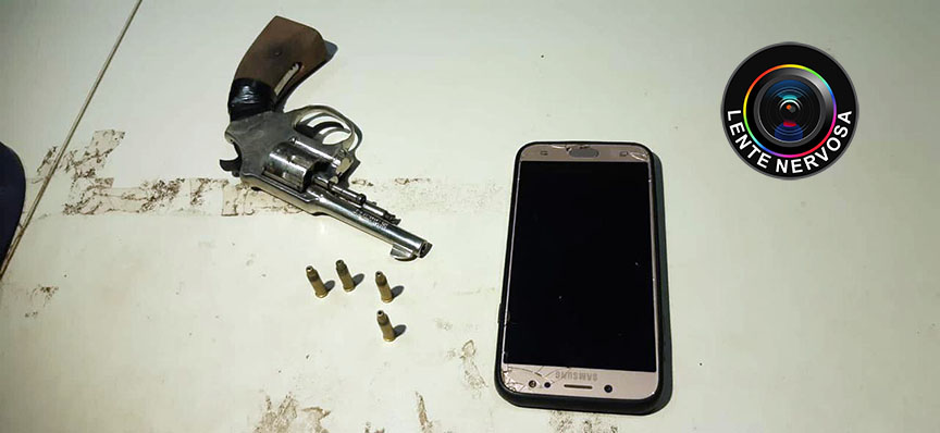 Criminosos de 16 anos são espancados após roubarem celular de trabalhador Criminosos de 16 anos são espancados após roubarem celular de trabalhador