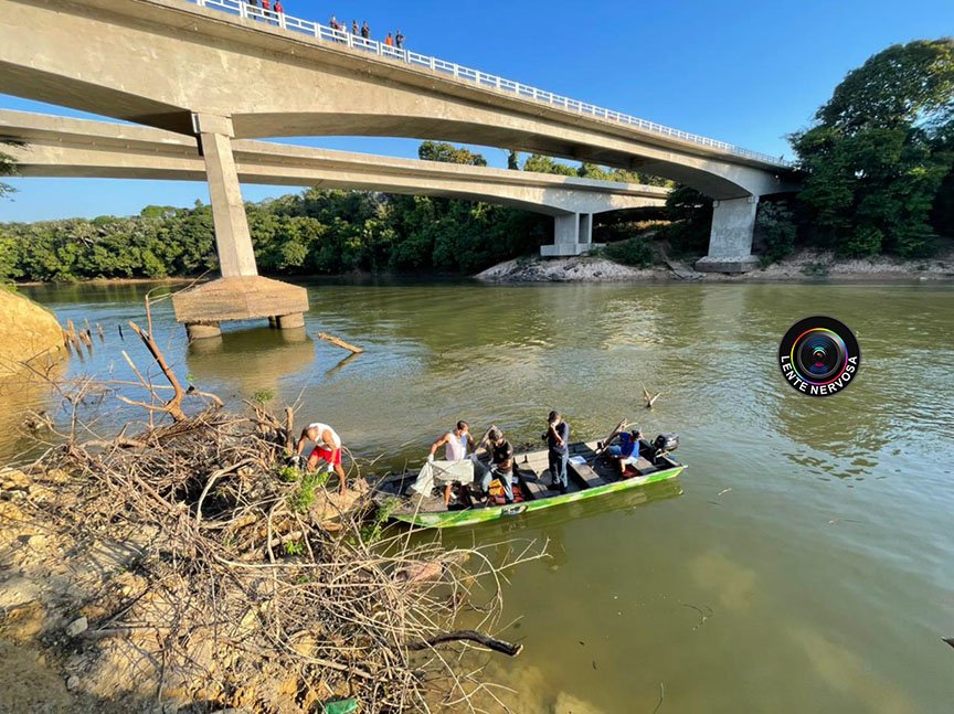 Cadáver é encontrado boiando com mãos e pés amarrados em Candeias do Jamari