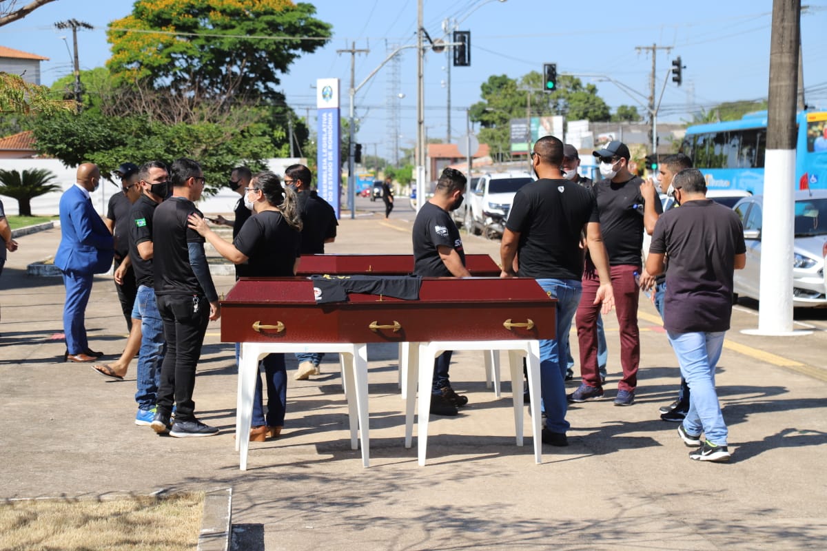 Revoltados: Policiais Penais de Rondônia realizam manifestação em frente a ALE/RO Revoltados: Policiais Penais de Rondônia realizam manifestação em frente a ALE/RO