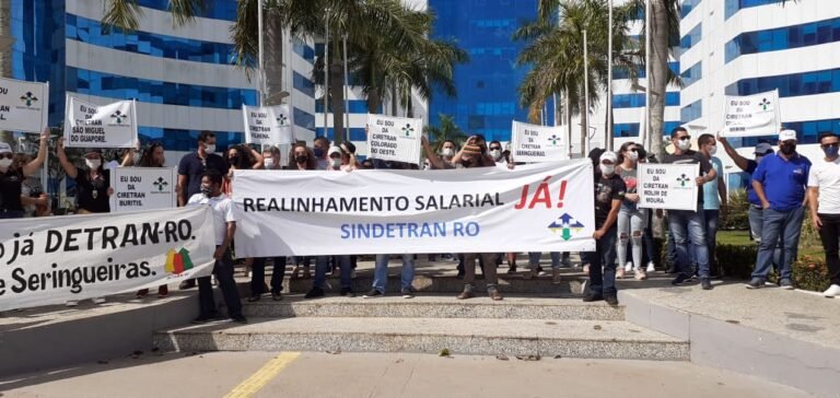 Servidores do Detran/RO se reúnem em frente ao CPA para cobrar do governo melhoria salarial