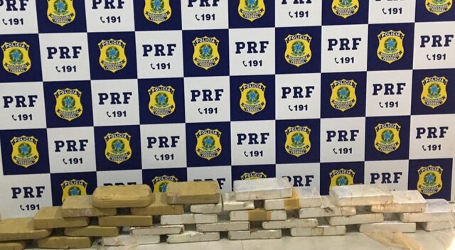 PRF apreende 30 quilos de cocaína em Ji-Paraná PRF apreende 30 quilos de cocaína em Ji-Paraná