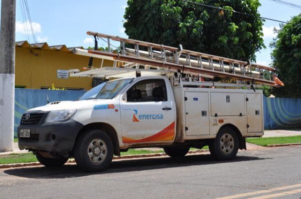 Motorista da Energisa com suspeitas de embriaguez é abordado após fugir da polícia e causar acidente Motorista da Energisa com suspeitas de embriaguez é abordado após fugir da polícia e causar acidente