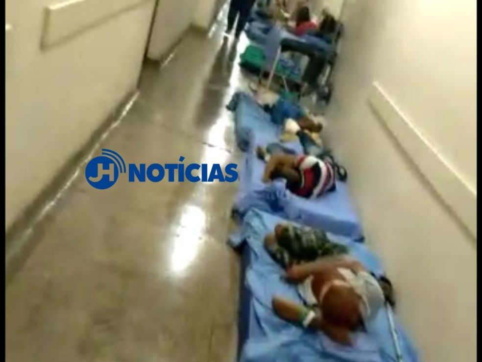 SEM SUCESSO – Mesmo com mutirões da SESAU, pacientes continuam pelo chão do João Paulo II; VÍDEO SEM SUCESSO – Mesmo com mutirões da SESAU, pacientes continuam pelo chão do João Paulo II; VÍDEO