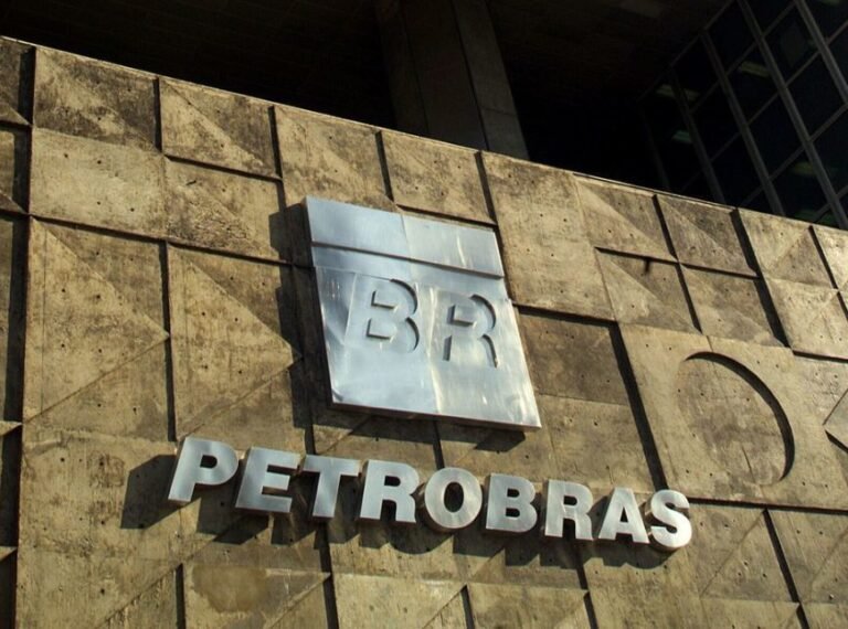 Petrobras aumenta o preço gasolina em R$ 0,09 nas refinarias
