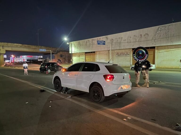 Motoqueiro é arrastado e fica embaixo de carro em grave acidente na BR-364 – VÍDEO