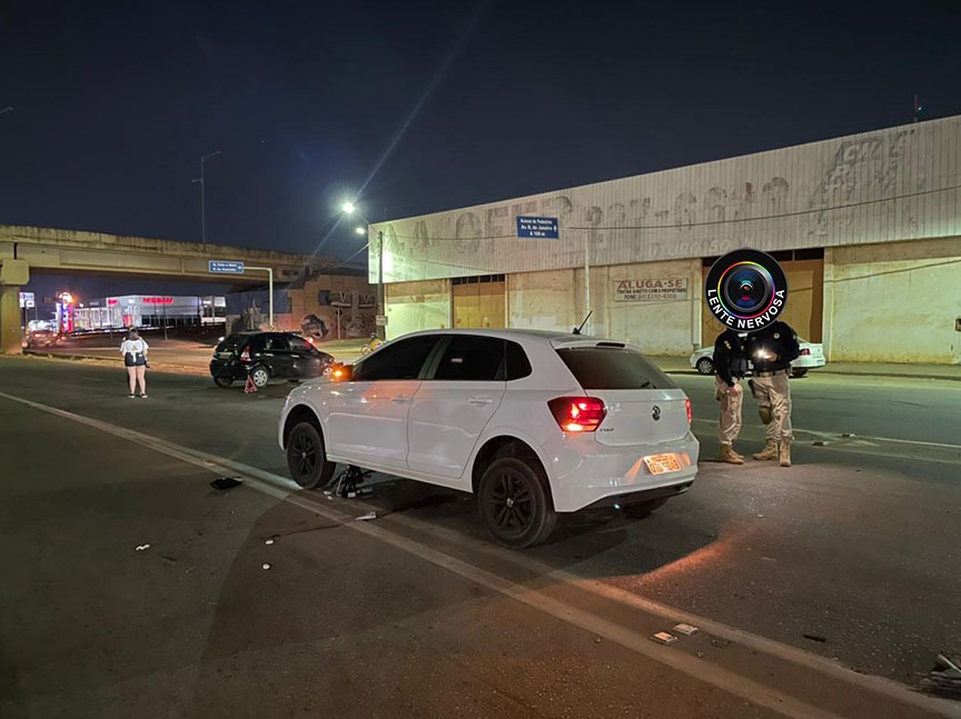 Motoqueiro é arrastado e fica embaixo de carro em grave acidente na BR-364 – VÍDEO Motoqueiro é arrastado e fica embaixo de carro em grave acidente na BR-364 – VÍDEO