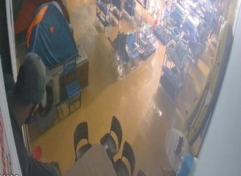 Em Rondônia, bandidos invadem loja e fogem levando pistolas, revolveres e mais de 3 mil munições; VEJA VÍDEO