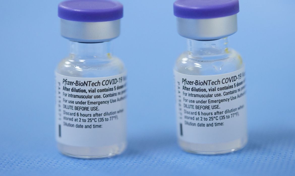 Dois aviões com vacinas da Pfizer chegam ao aeroporto de Campinas Dois aviões com vacinas da Pfizer chegam ao aeroporto de Campinas