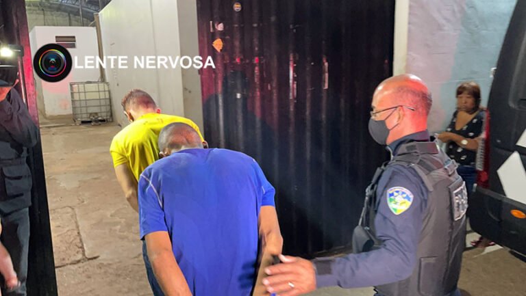 Assaltantes são espancados por populares após tentativa de roubo em barbearia