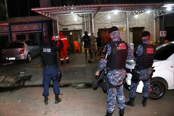 Equipes da “Operação Prevenção” flagram aglomeração e consumo de bebida alcoólica fora do horário permitido